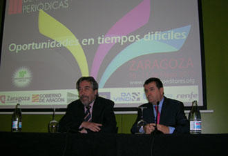 El alcalde de Zaragoza, Juan Alberto Belloch, ha sido el encargado de la inauguración, acompañado por el presidente de la AEEPP, Arsenio Escolar.