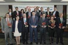 Foto de grupo de los premiados junto a José Manuel Soria, ministro de Ministro Industria, Energía y Turismo.