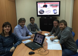 Joan Sánchez Sabé (segundo de la izquierda) con su equipo.