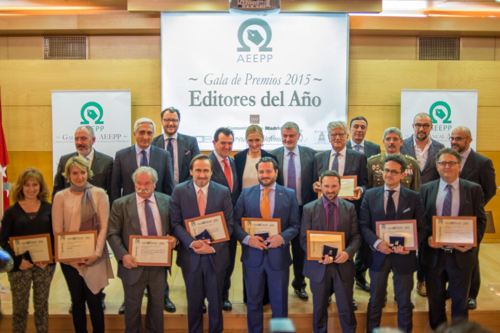 Grupo de los premiados en la X Edición de los Premios AEEPP, celebrados en la sede de la Comunidad de Madrid.