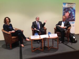 Esperanza Ibáñez (Google), Carlos Astiz (AEEPP) y Antonio Muñoz (Telefónica), durante el debate sobre el reglamento e-Privacy.