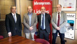 De izquierda a derecha: Angel Hernández, director de Interempresas Media, Iñaki García-Ocejo, director del grupo editorial El Instalador, Albert Esteves, director general de Grupo Nova Àgora, y Eduardo Pérez, director comercial de El Instalador.