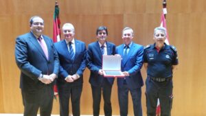 (De izda. a dcha.) Iván Rubio, director del Área de Seguridad de Peldaño; Rodrigo Gartzia, director de Coordinación de Seguridad del Gobierno Vasco; Josu Zubiaga, viceconsejero de Seguridad del Gobierno Vasco; Ignacio Rojas, presidente de Peldaño, y Francisco Llaneza, jefe de la Unidad de Seguridad Privada de la Ertzaintza.