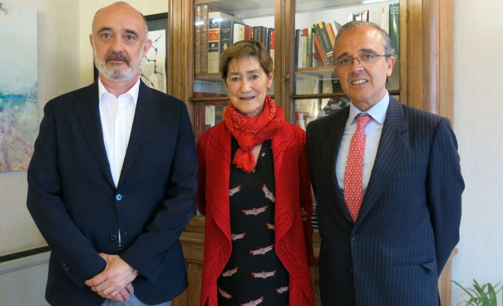 Victoria Ortega, presidenta de Unión Profesional; Vicente Sánchez, CEO de Wolters Kluwer España y Portugal; Bernardo Sainz- Pardo, director de Wolters Kluwer Formación.