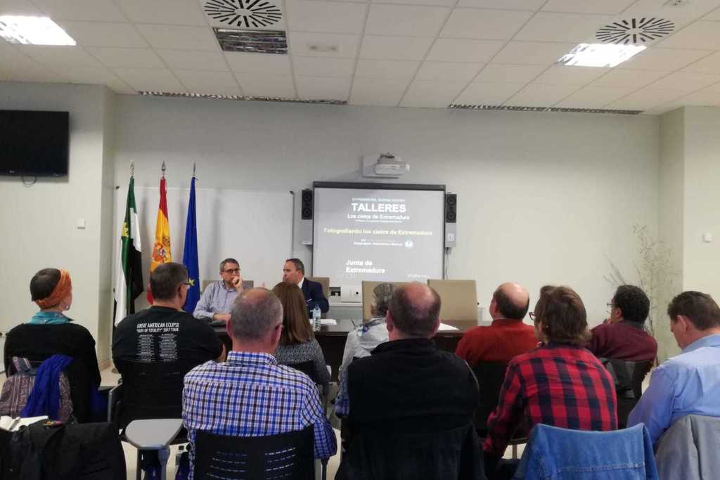 La Escuela de HostelerÃ­a acoge los primeros talleres sobre Astroturismo en MÃ©rida