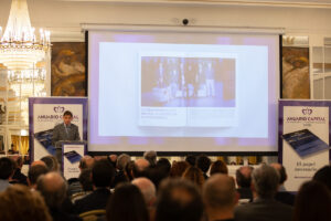 Más de 300 empresarios, directivos y profesionales acudieron a la presentación del anuario. (Fotos: Maite H. Mateo).