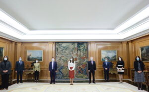 Su Majestad la Reina junto a la representación de la Asociación Española de Editoriales de Publicaciones Periódicas (AEEPP)