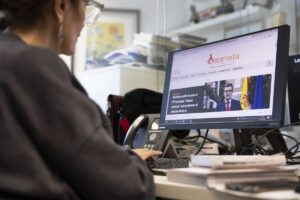 Una periodista de Servimedia trabaja en el nuevo portal Discamedia.es | Foto de Jorge Villa