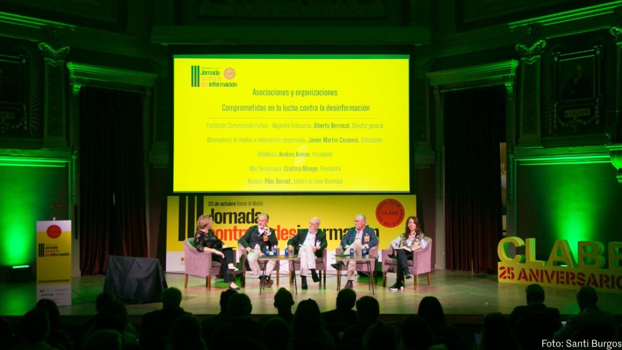 Panel de discusión sobre desinformación en el Ateneo de Madrid