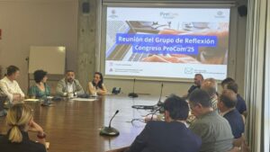 Reunión del Grupo de Reflexión del Congreso ProCom 2025 en la Universidad Complutense.