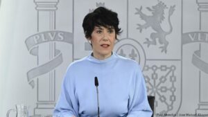 La ministra de Inclusión, Seguridad Social y Migraciones y portavoz del Gobierno, Elma Saiz, durante la rueda de prensa tras el Consejo de Ministros. | Pool Moncloa / Jose Manuel Álvarez