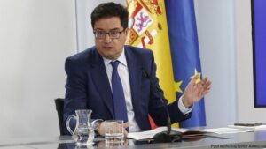 El ministro para la Transformación Digital y de la Función Pública, Óscar López, durante la rueda de prensa tras el Consejo de Ministros. | Pool Moncloa/Javier Amescua