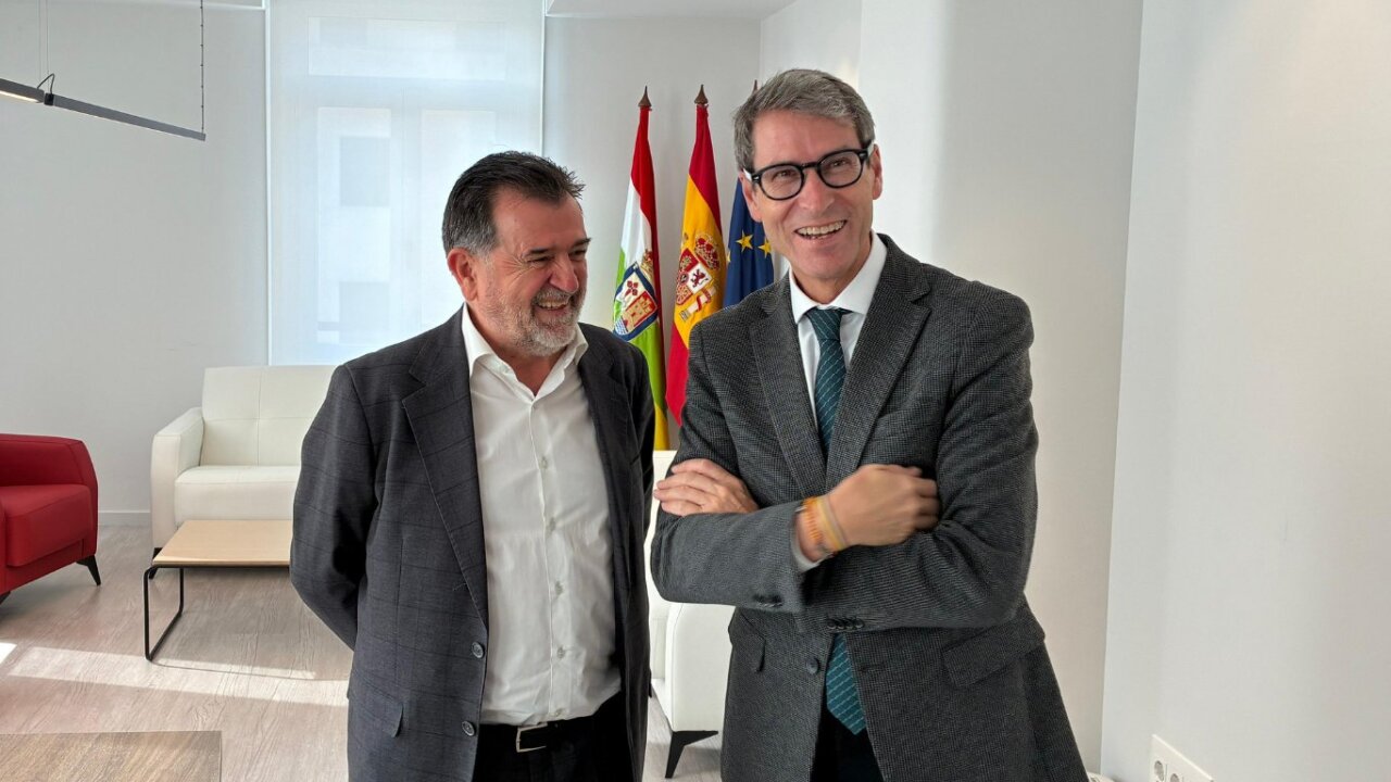 Gonzalo Capellán y Arsenio Escolar durante su encuentro en el Palacio de Gobierno